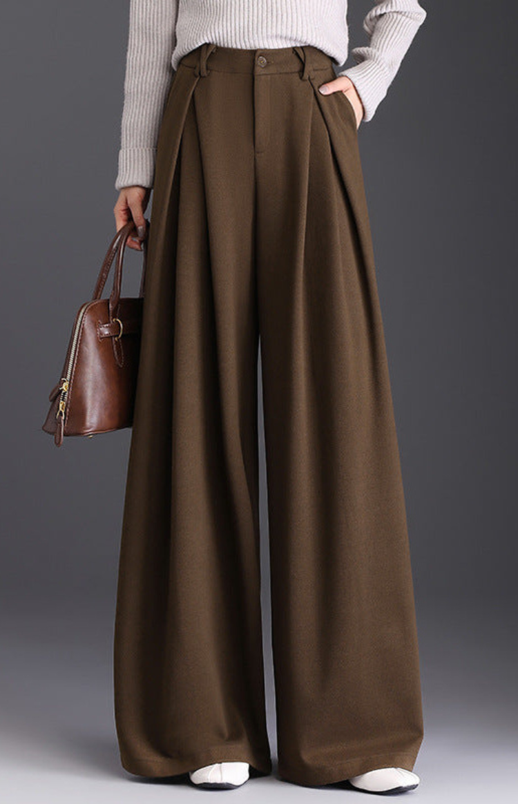 ATELÉRA – Fluid Wide Leg Pants with Deep Front Pleats & Wool-Like Texture