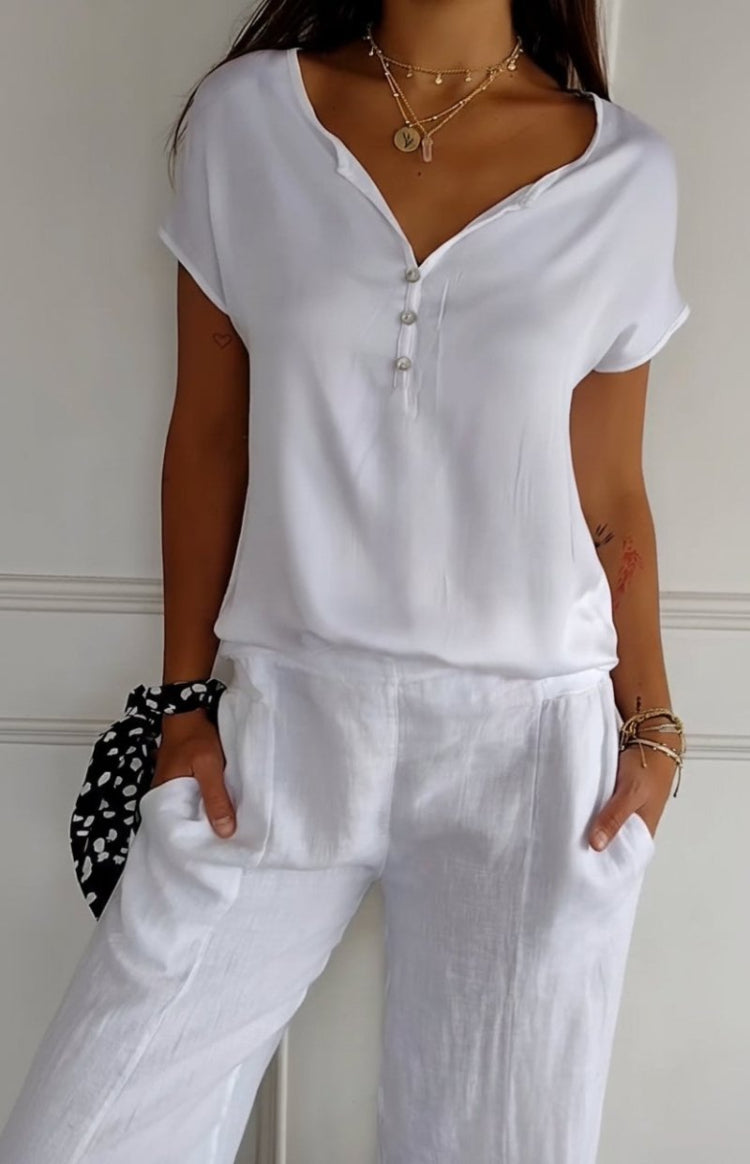 Chic & Comfortable V-Neck T-Shirt - Soft Fabric, Relaxed Fit, Versatile Style 7