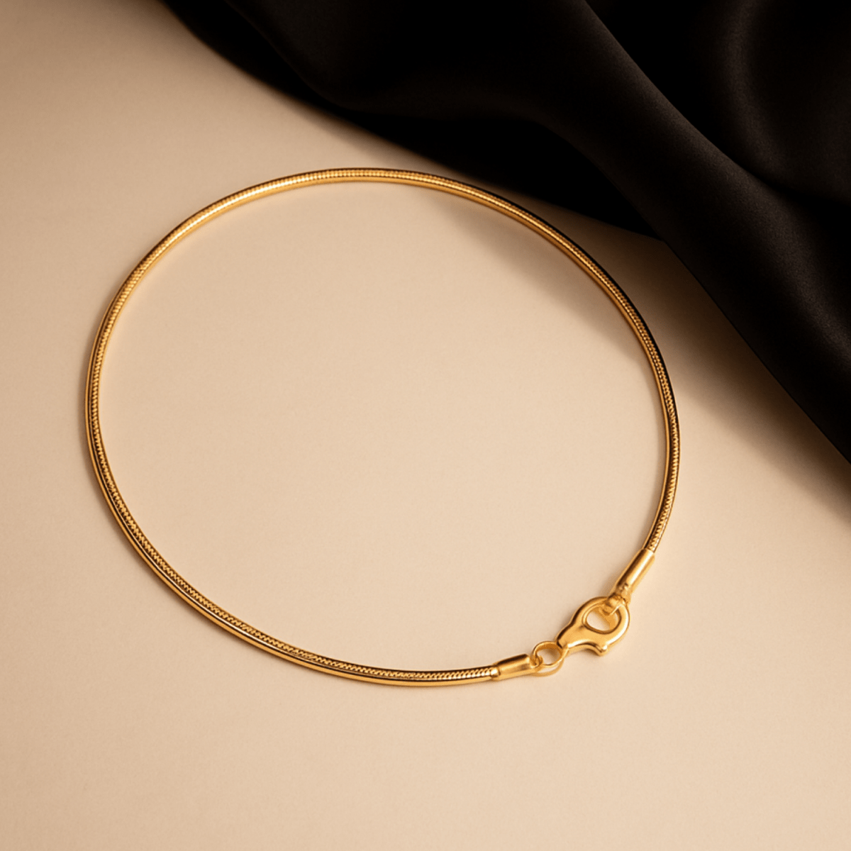 SnakeBite Time – Sharp Minimalist Watch Design for Modern Elegance