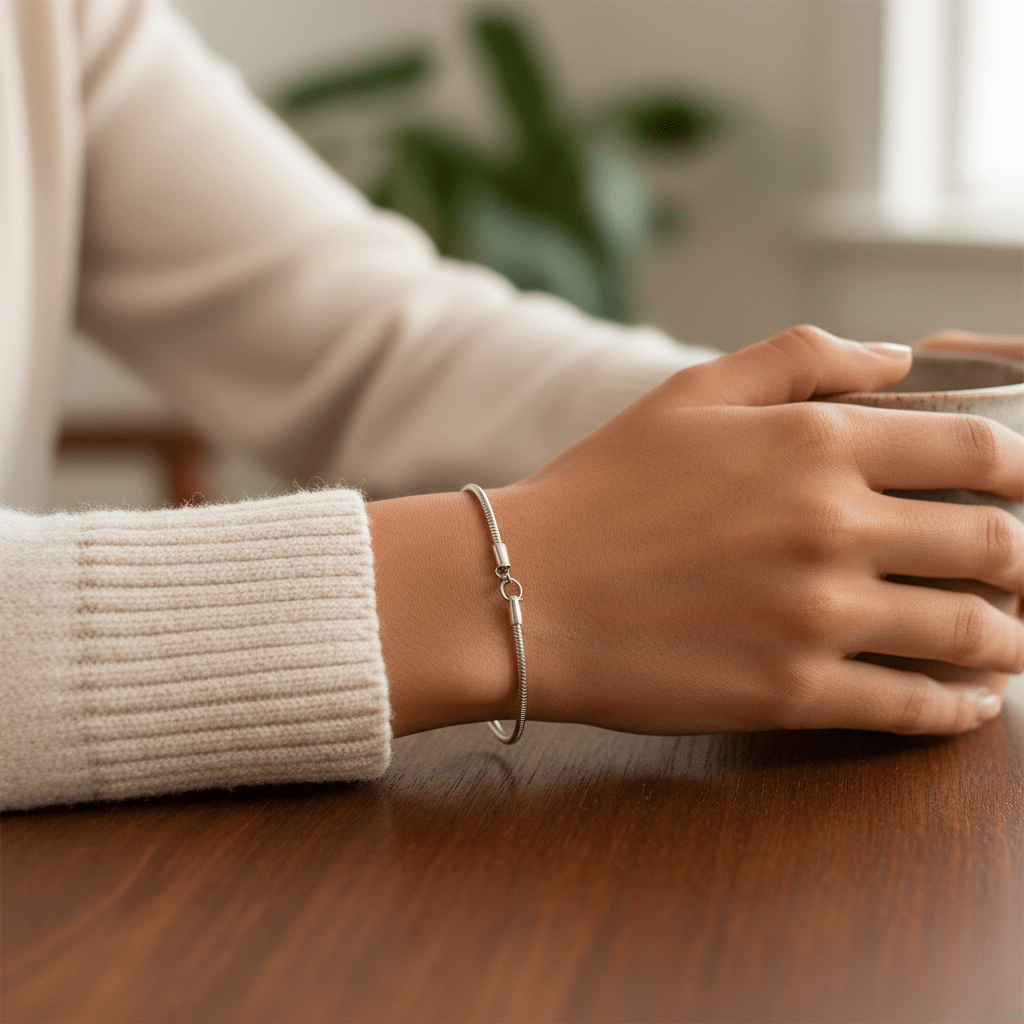 SnakeBite Time – Sharp Minimalist Watch Design for Modern Elegance