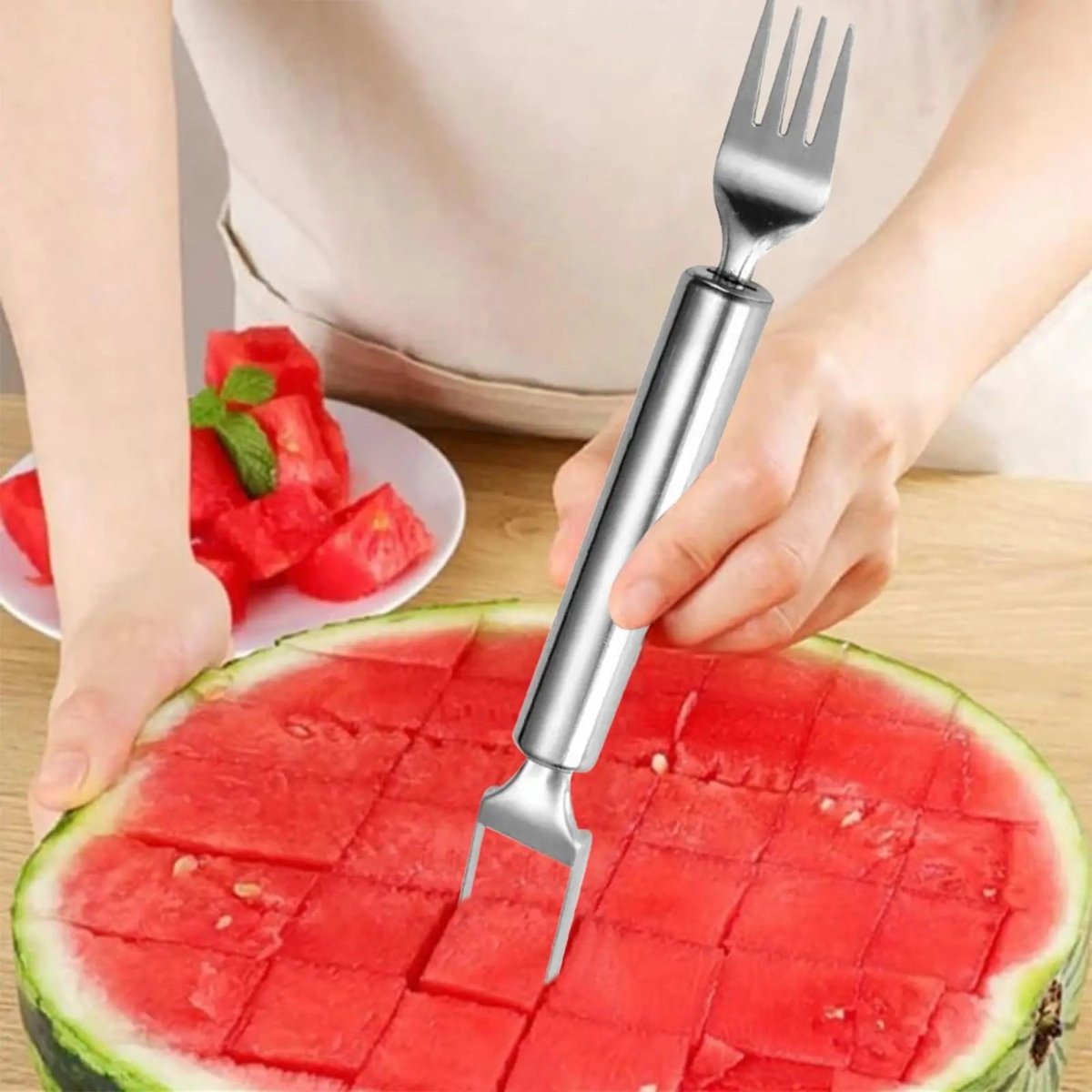 HandyFruit Pro – Dual Blade & Fork for Effortless Fruit Preparation 6