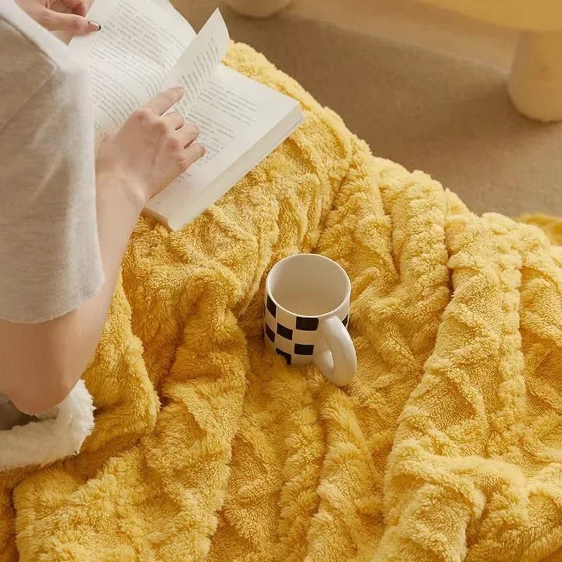NORDICLOFT – Thick Lambswool Blanket for Winter Comfort