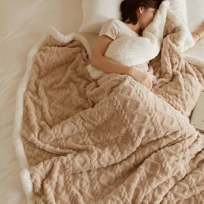 NORDICLOFT – Thick Lambswool Blanket for Winter Comfort