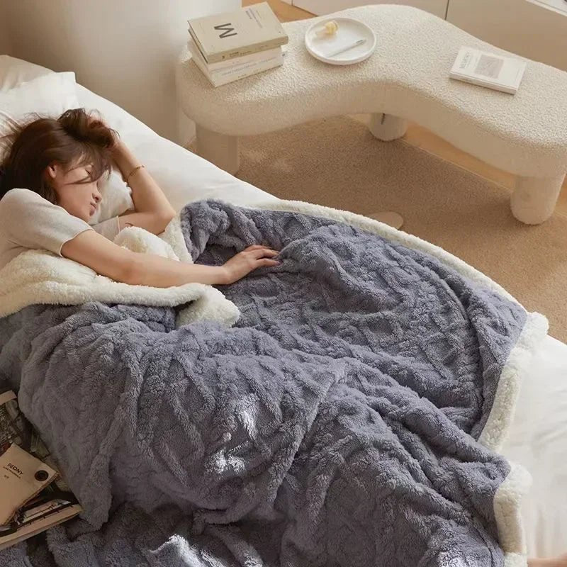 NORDICLOFT – Thick Lambswool Blanket for Winter Comfort