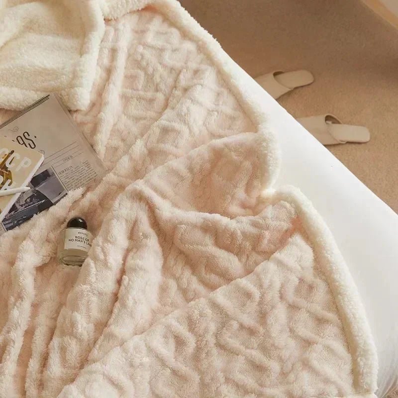 NORDICLOFT – Thick Lambswool Blanket for Winter Comfort