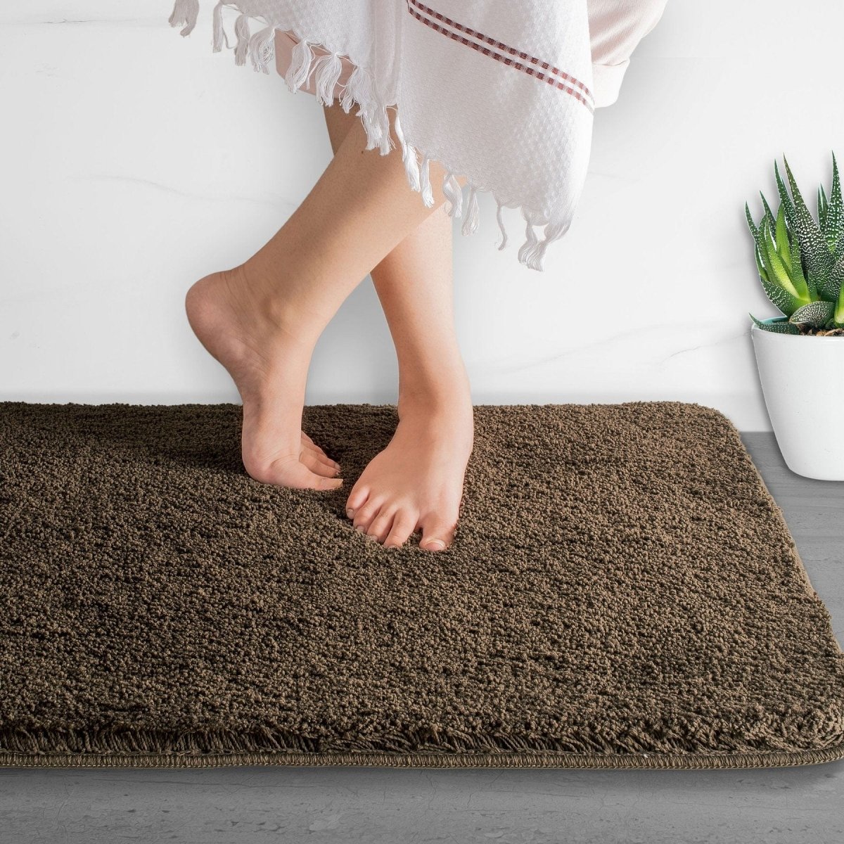 Luxura UltraSoft Bath Mat | Super-absorbent microfiber bathroom rug with anti-slip backing 10