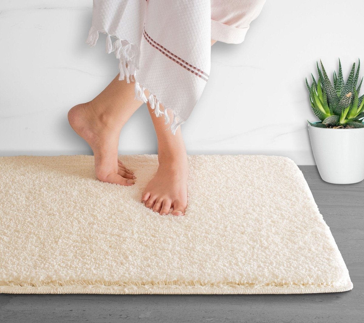 Luxura UltraSoft Bath Mat | Super-absorbent microfiber bathroom rug with anti-slip backing 12