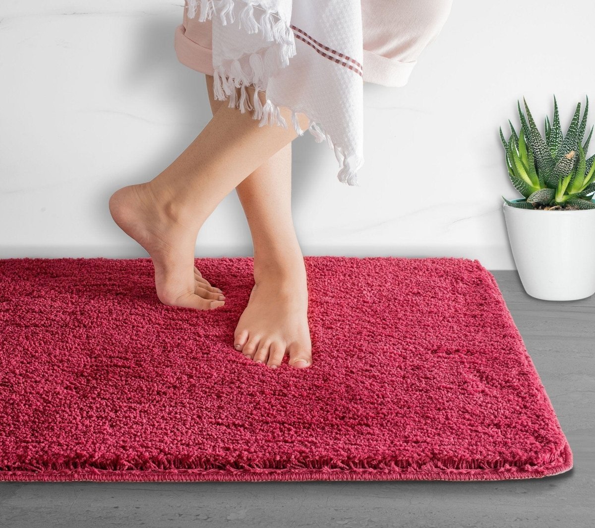 Luxura UltraSoft Bath Mat | Super-absorbent microfiber bathroom rug with anti-slip backing 5