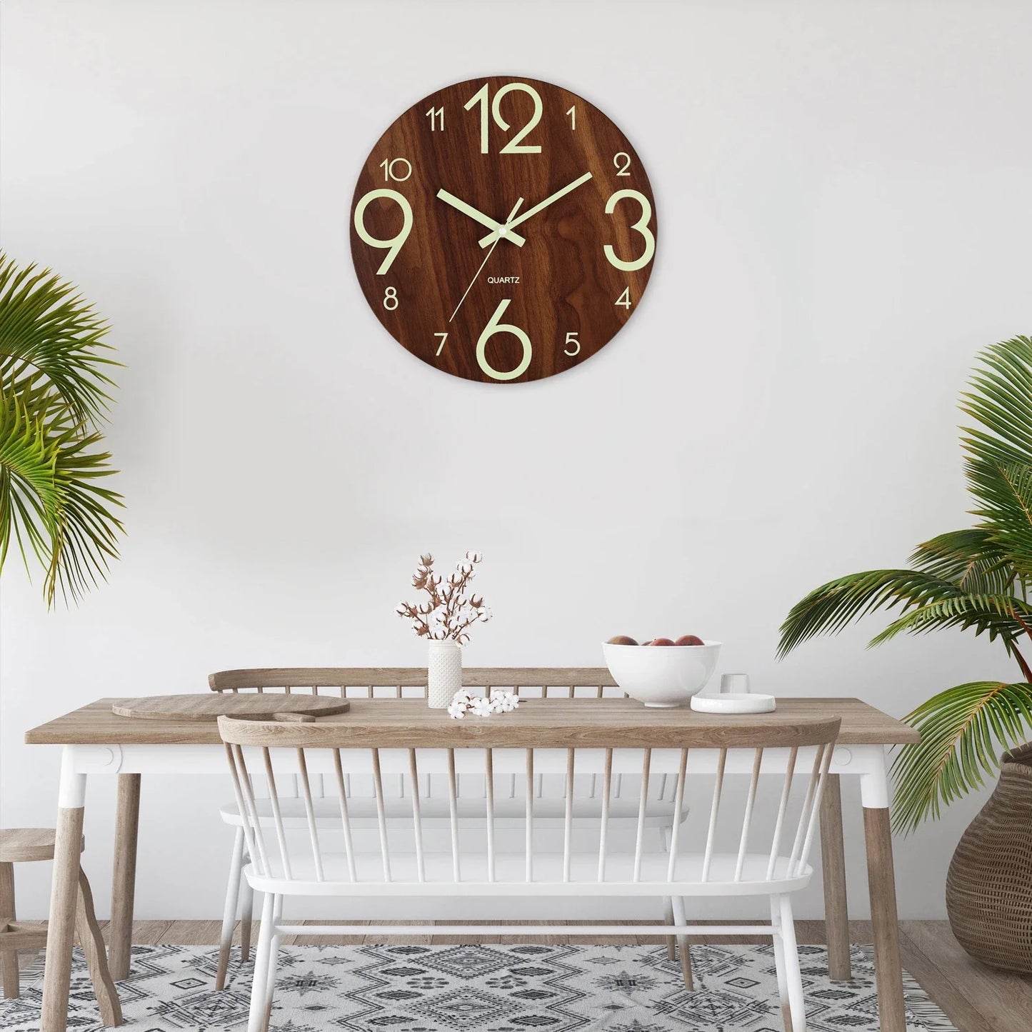 GLOWTIME – Elegant Quartz Clock with Night Visibility and Silent Design