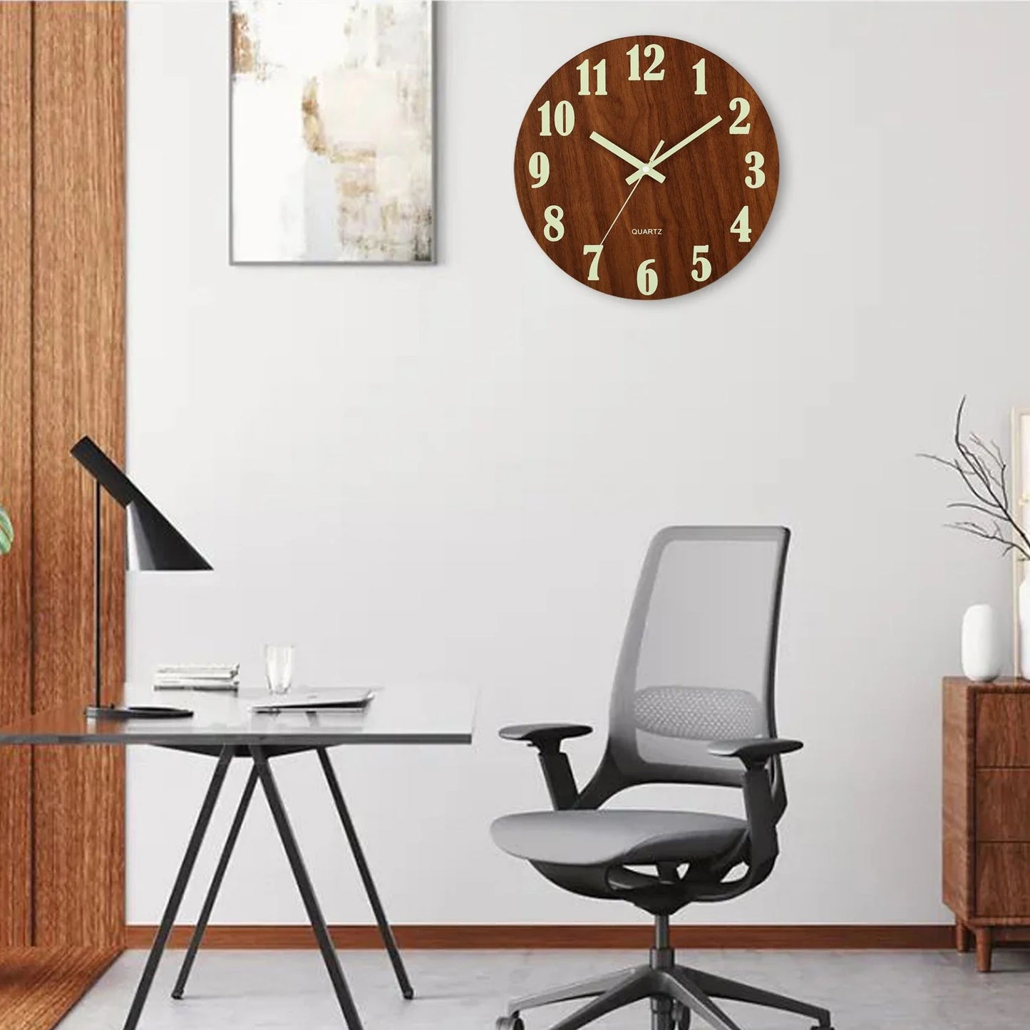 GLOWTIME – Elegant Quartz Clock with Night Visibility and Silent Design