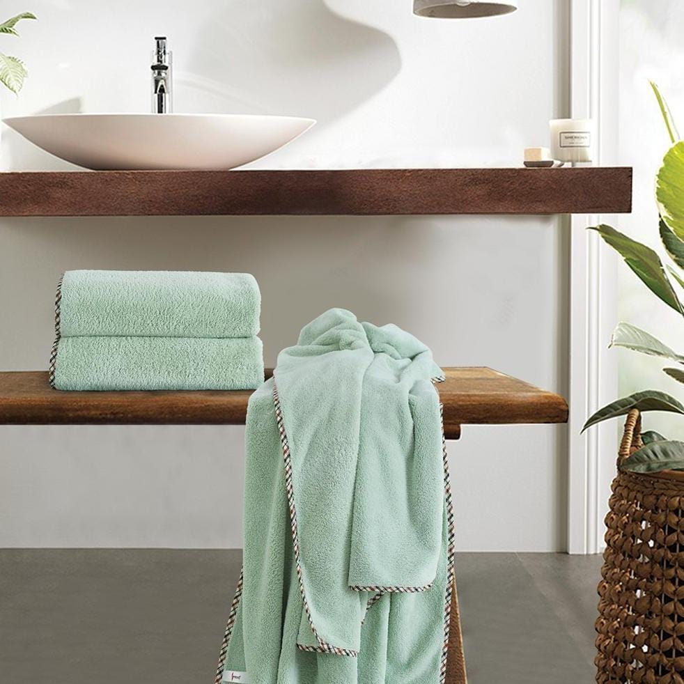 Solenza Premium Bath Towel | Lightweight microfiber towel with fast-dry technology 12