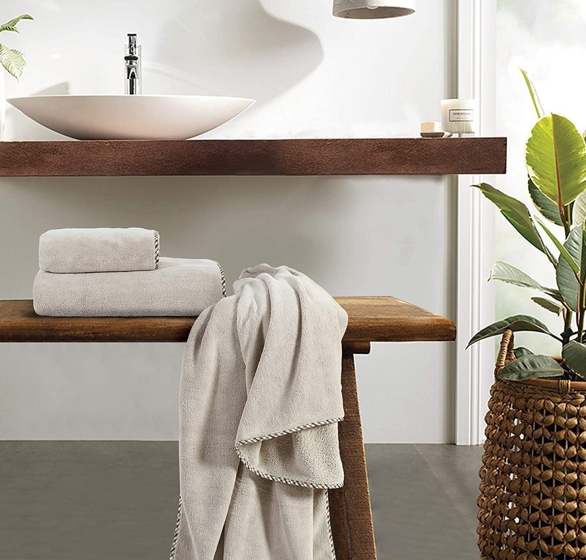Solenza Premium Bath Towel | Lightweight microfiber towel with fast-dry technology 15