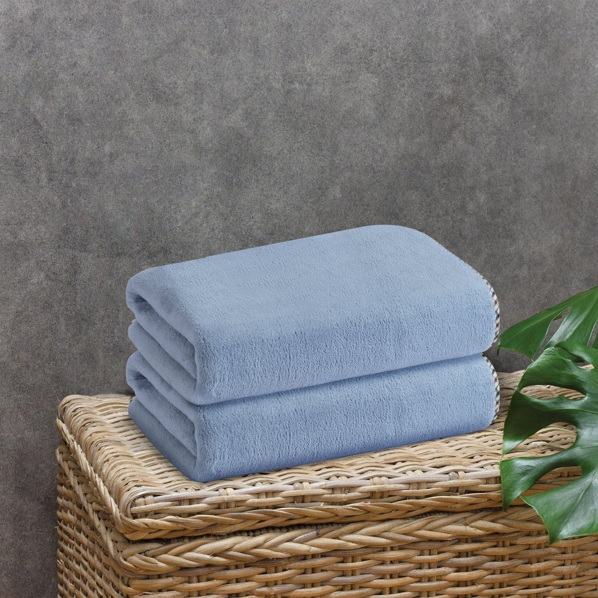 Solenza Premium Bath Towel | Lightweight microfiber towel with fast-dry technology 6