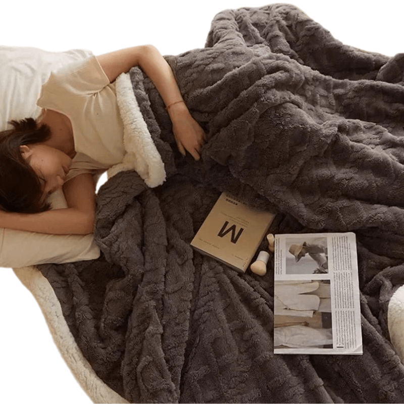 NORDICLOFT – Thick Lambswool Blanket for Winter Comfort