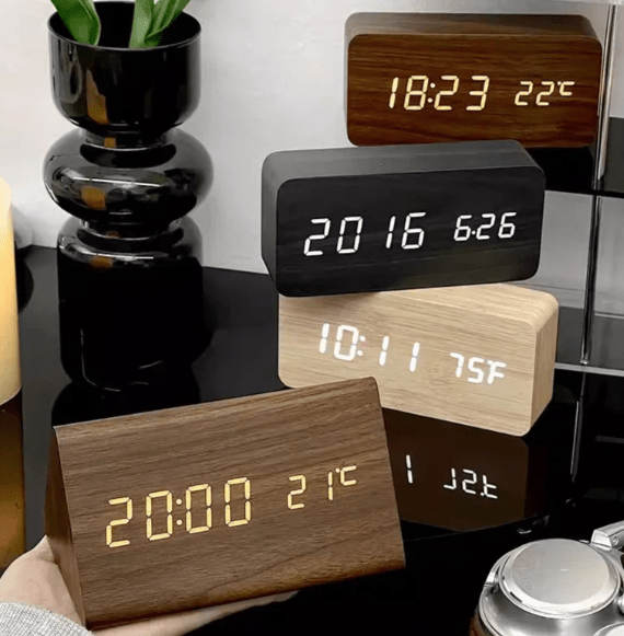 WOODLUME - Minimalistische houten LED-klok met stem- en klapbediening