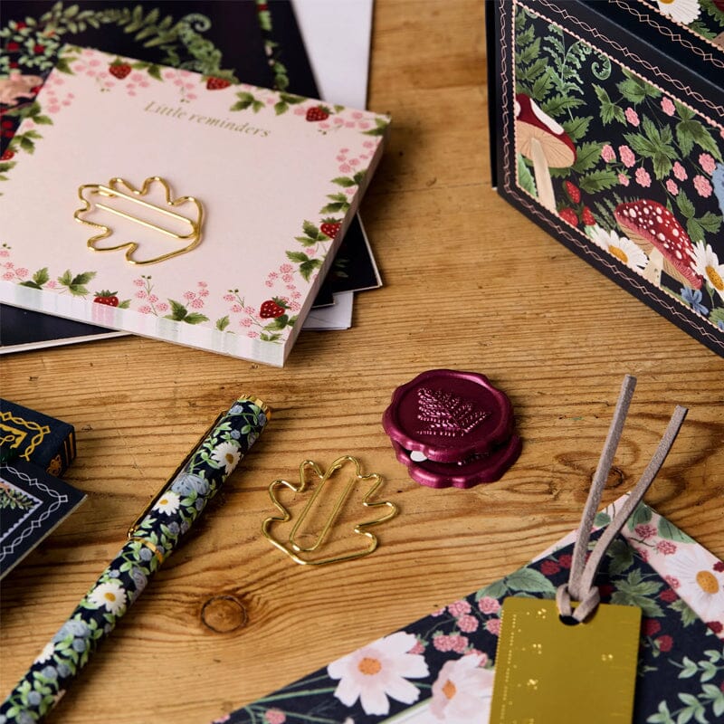 WinterWrite Box 2025 – Captivating Design to Inspire Creativity 8