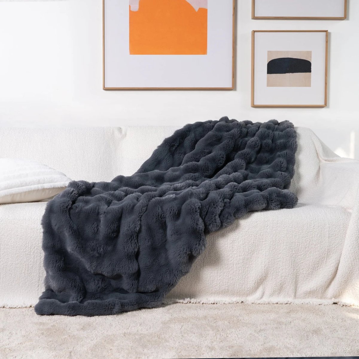 ZenithThrow – Lightweight and Luxurious Travel Companion 10