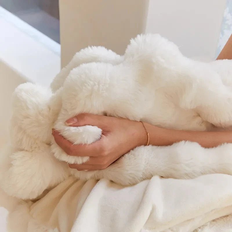 ZenithThrow – Lightweight and Luxurious Travel Companion 3