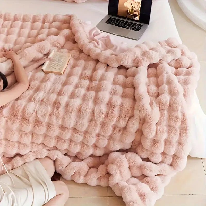 ZenithThrow – Lightweight and Luxurious Travel Companion 7
