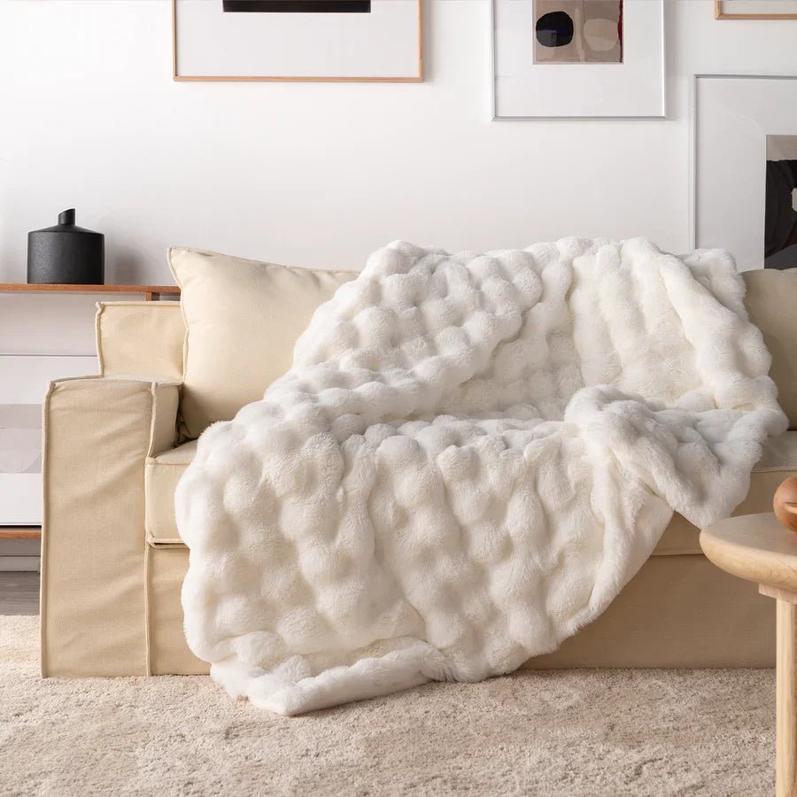 ZenithThrow – Lightweight and Luxurious Travel Companion 9