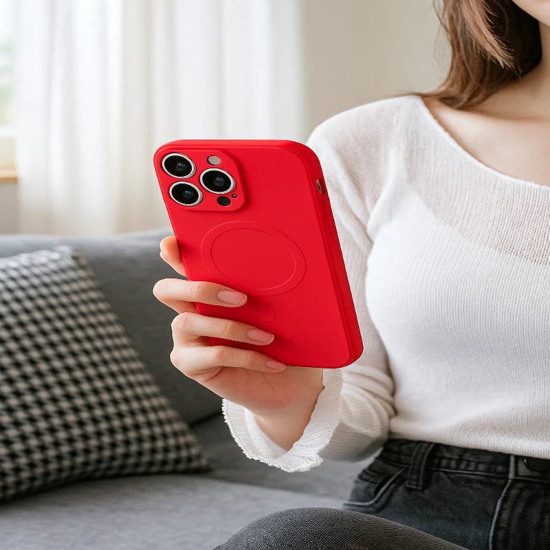 SuedeSnap – Magnetic Silicone Case with Soft Lining for iPhone 17