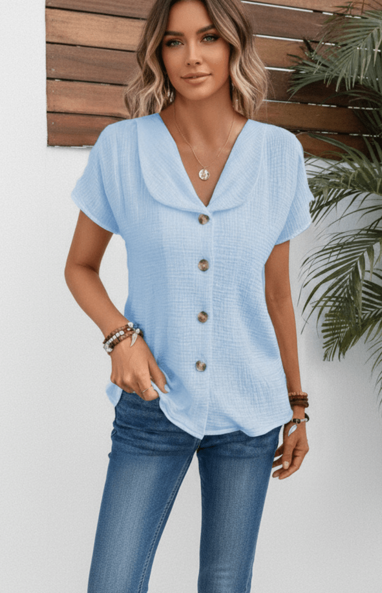 RIVELLA – Casual Button-Up T-Shirt with Chic Knotted Design