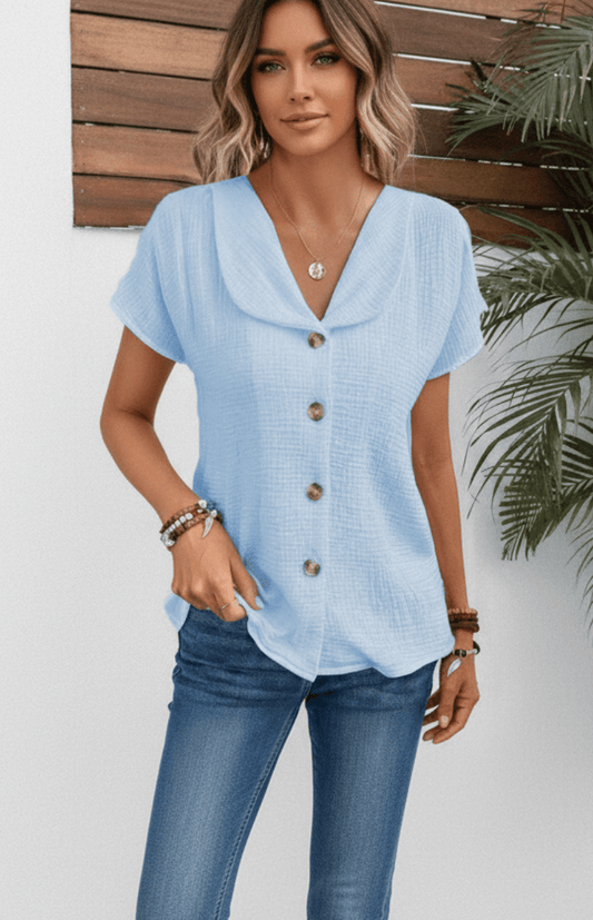 RIVELLA – Casual Button-Up T-Shirt with Chic Knotted Design