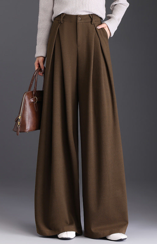 ATELÉRA – Fluid Wide Leg Pants with Deep Front Pleats & Wool-Like Texture