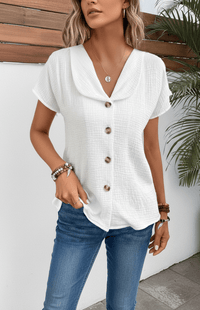 RIVELLA – Casual Button-Up T-Shirt with Chic Knotted Design
