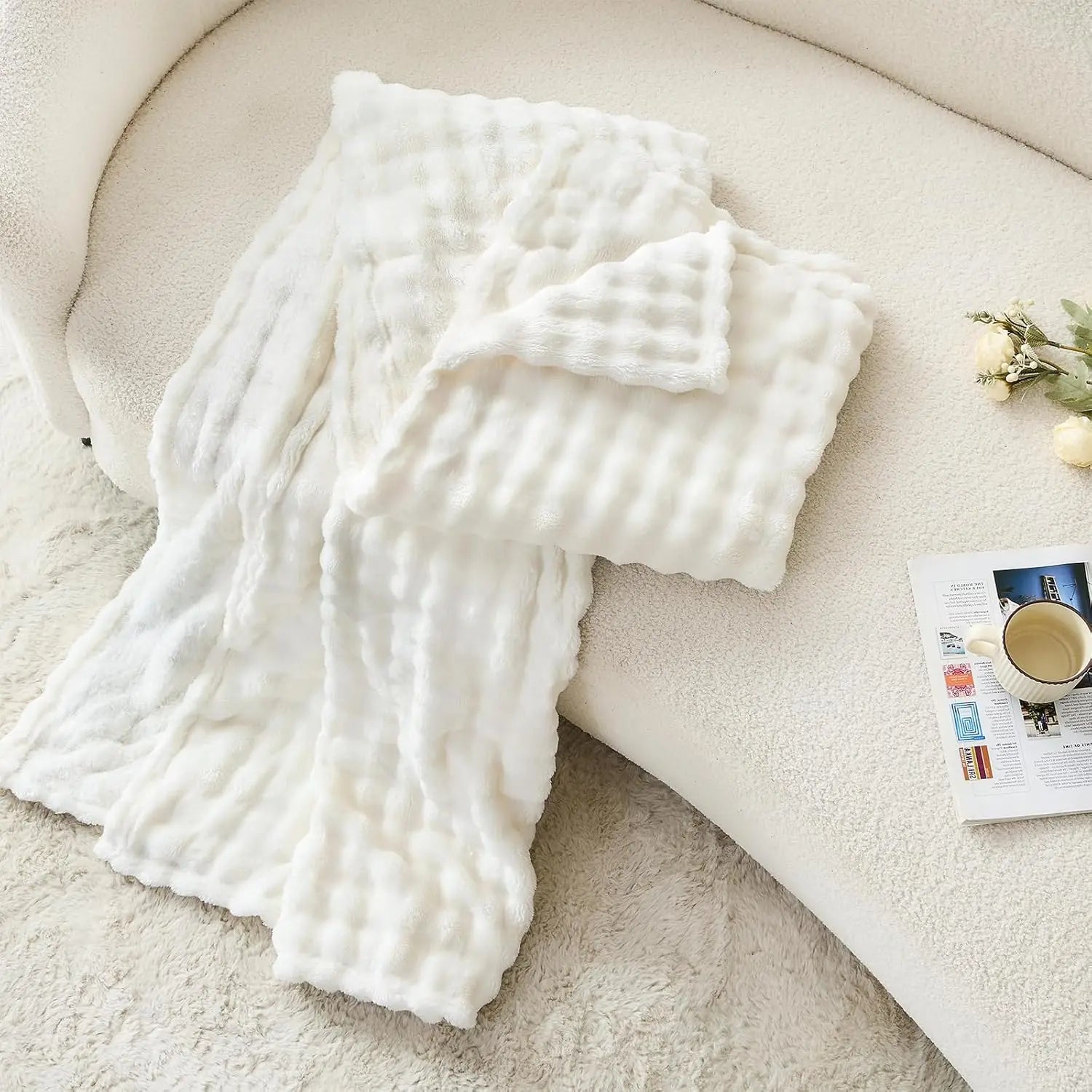 Cozy 3D Bubble Plush Throw Blanket - Soft Fleece for All Seasons 1