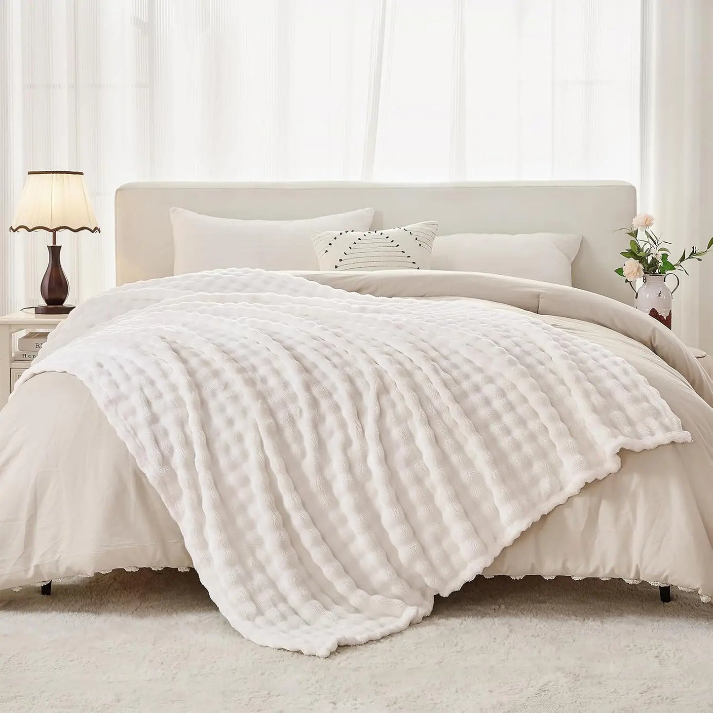 Cozy 3D Bubble Plush Throw Blanket - Soft Fleece for All Seasons 2