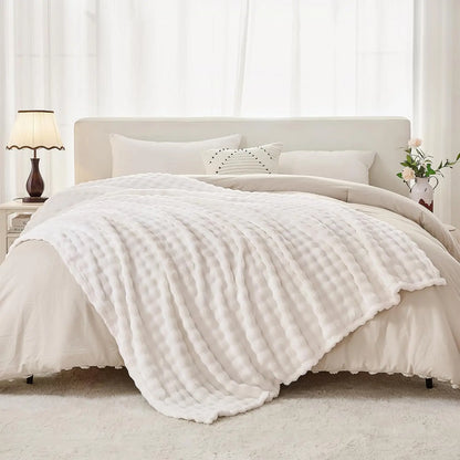 Cozy 3D Bubble Plush Throw Blanket - Soft Fleece for All Seasons 2