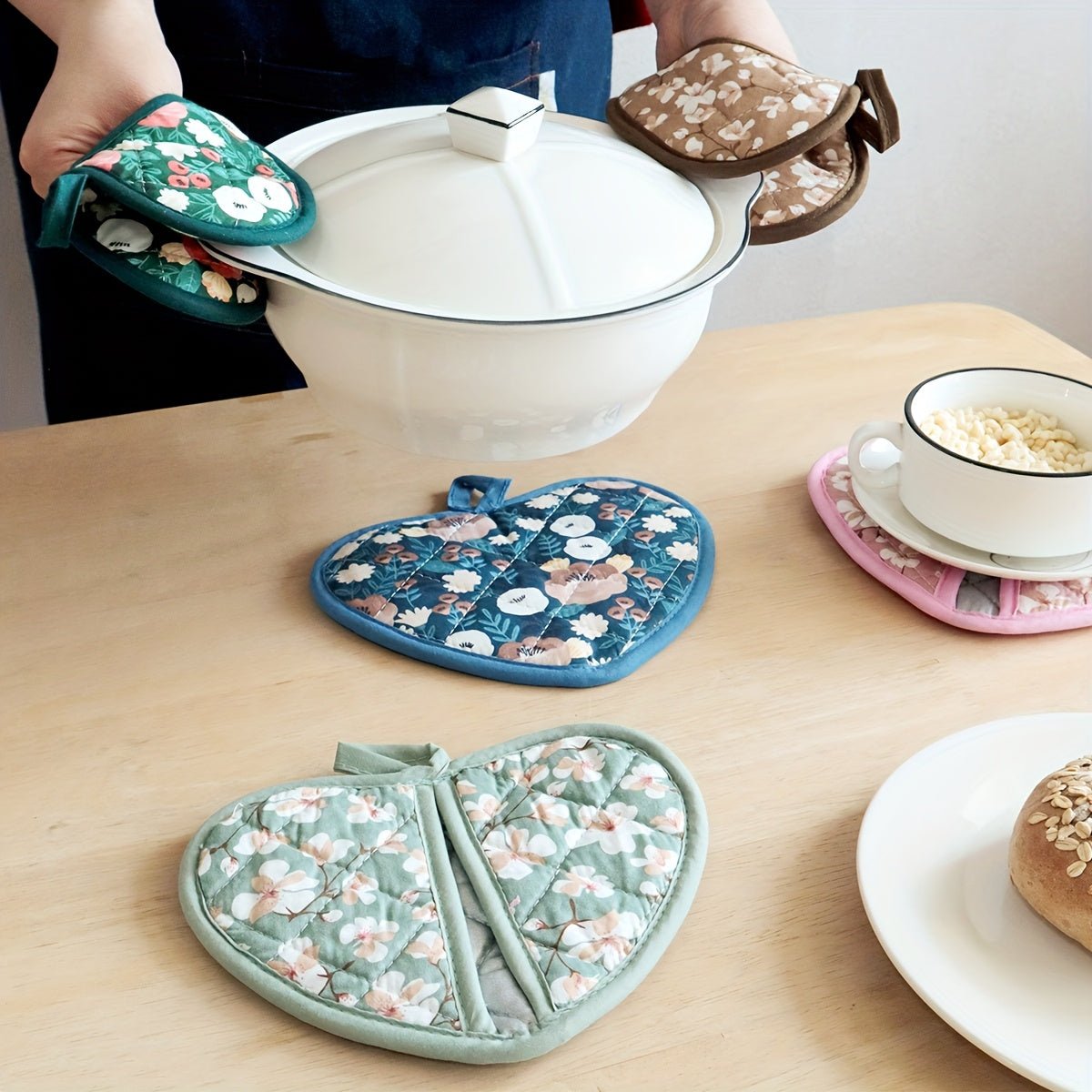 HartGrip - Heart-Shaped Heat Resistant Potholders with Vintage Floral Design 1