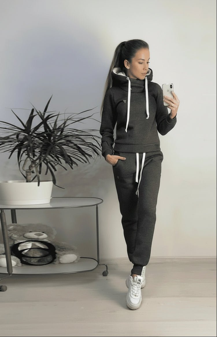 Heidi-Mode Women's Tracksuit - Stylish Black Two-Piece Sportswear for Comfort 2