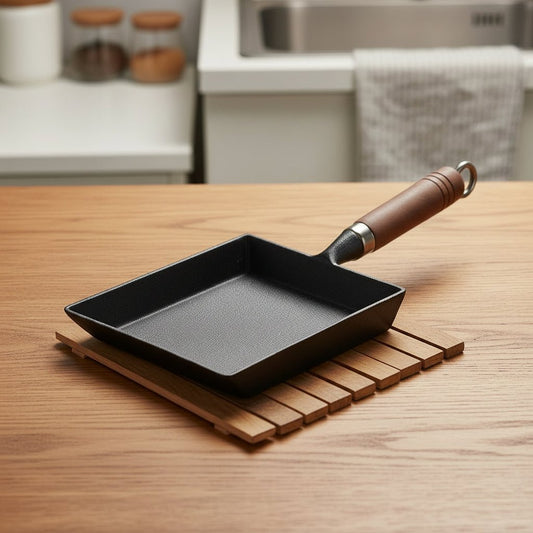 Itsuki Tamagoyaki Pan - Non-Stick Cast Iron Japanese Omelette Maker 15x18cm 0