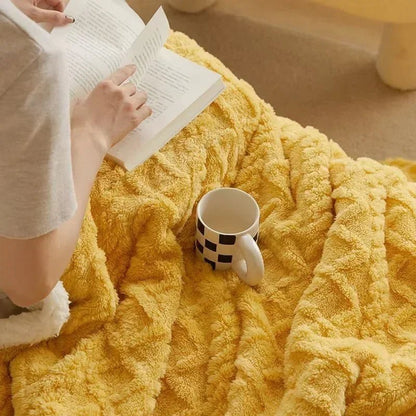 NORDICLOFT – Thick Lambswool Blanket for Winter Comfort