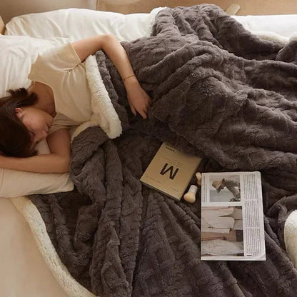 NORDICLOFT – Thick Lambswool Blanket for Winter Comfort