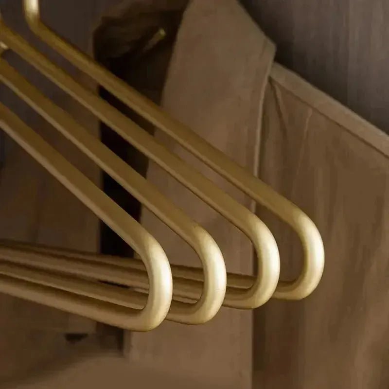 LuxeSuit - 5-Piece Metal Clothes Hanger Set in Gold & Silver for Elegant Storage 5