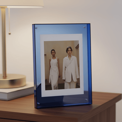 AURAFRAME – Frameless Acrylic Picture Frame with Modern Minimalist Design