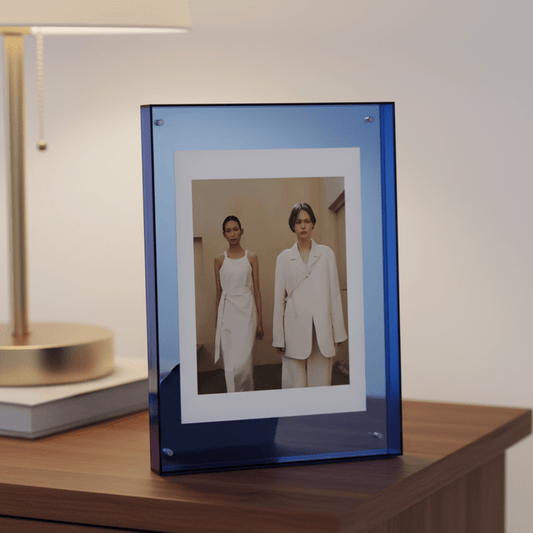 AURAFRAME – Frameless Acrylic Picture Frame with Modern Minimalist Design