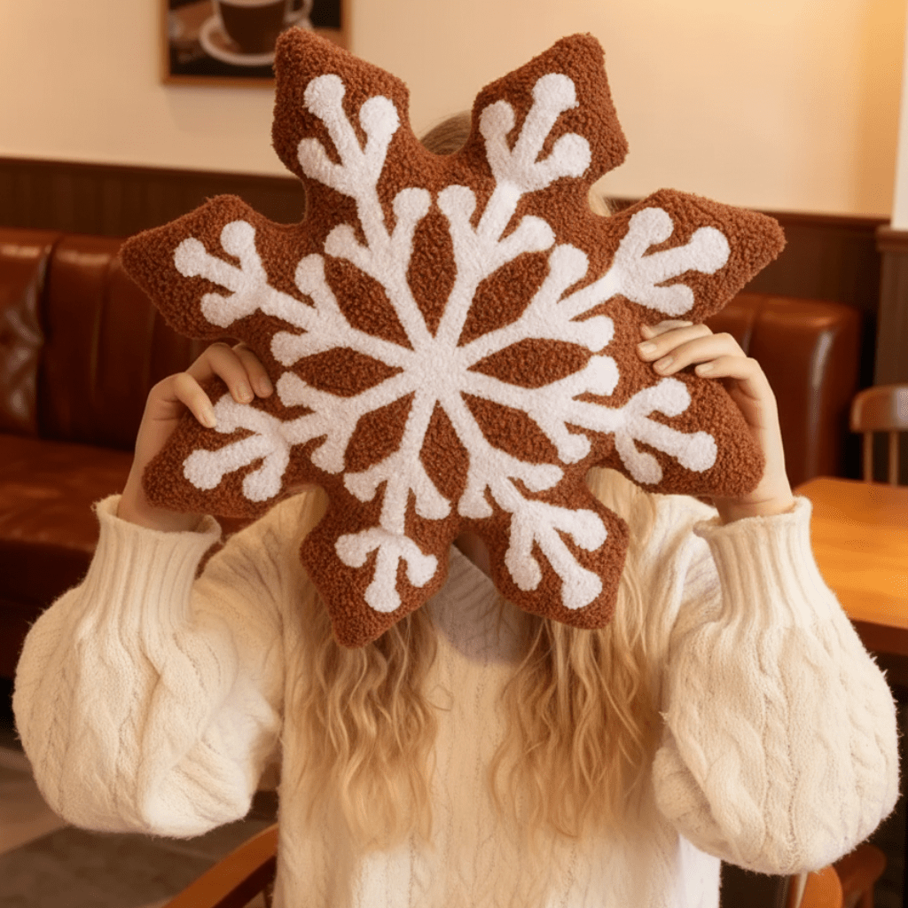 WINTERFLAKE – Soft Snowflake Plush Cushion for Warm Seasonal Decoration