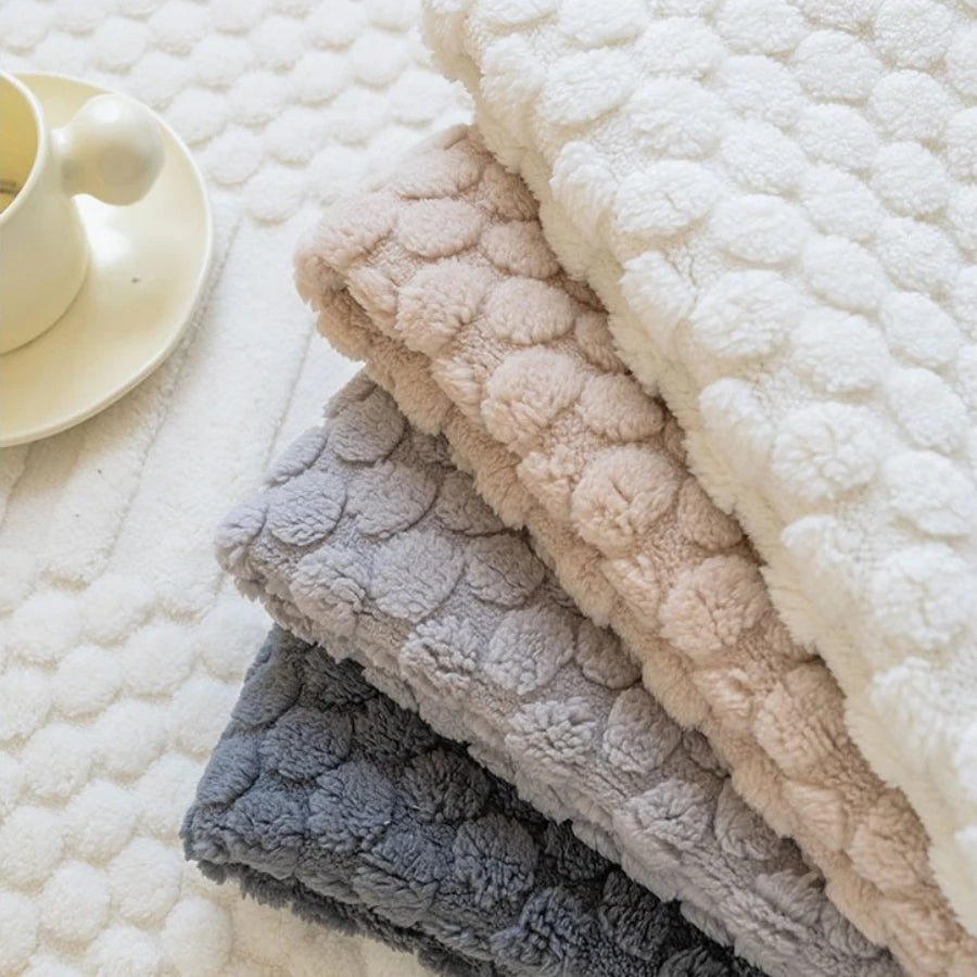 PLUSHCREAM – Thick tufted fleece sofa throw for warm winter coziness 7