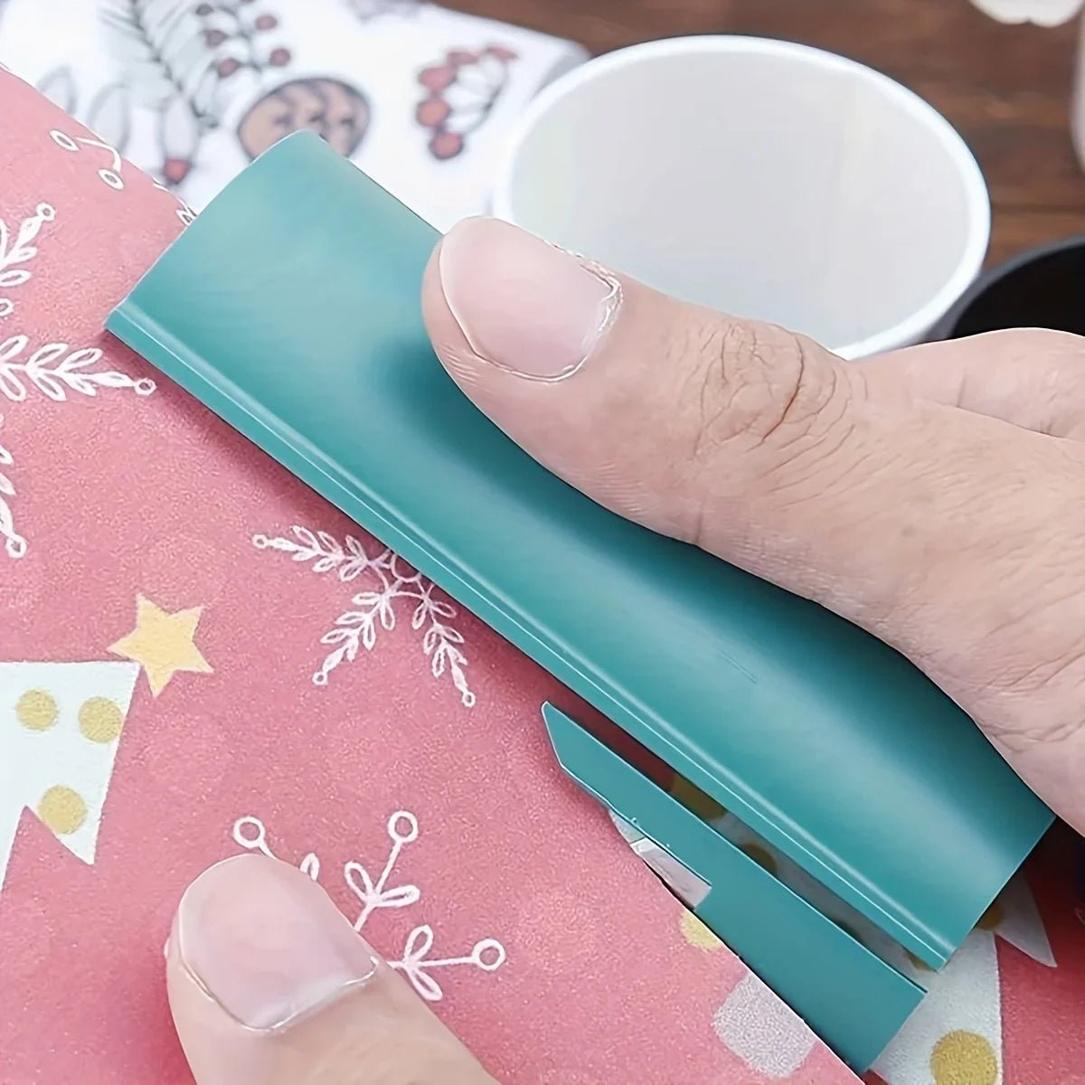 Portable Mini Paper Cutting Knife - Effortless Gift Wrapping Tool with Safety Blade 5