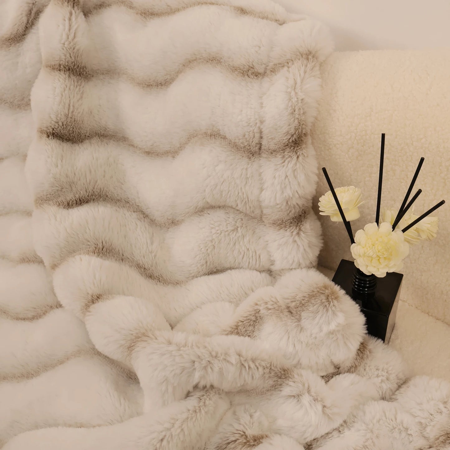 Reversible Faux Rabbit Fleece Throw Blanket - Cozy Comfort for Home 5