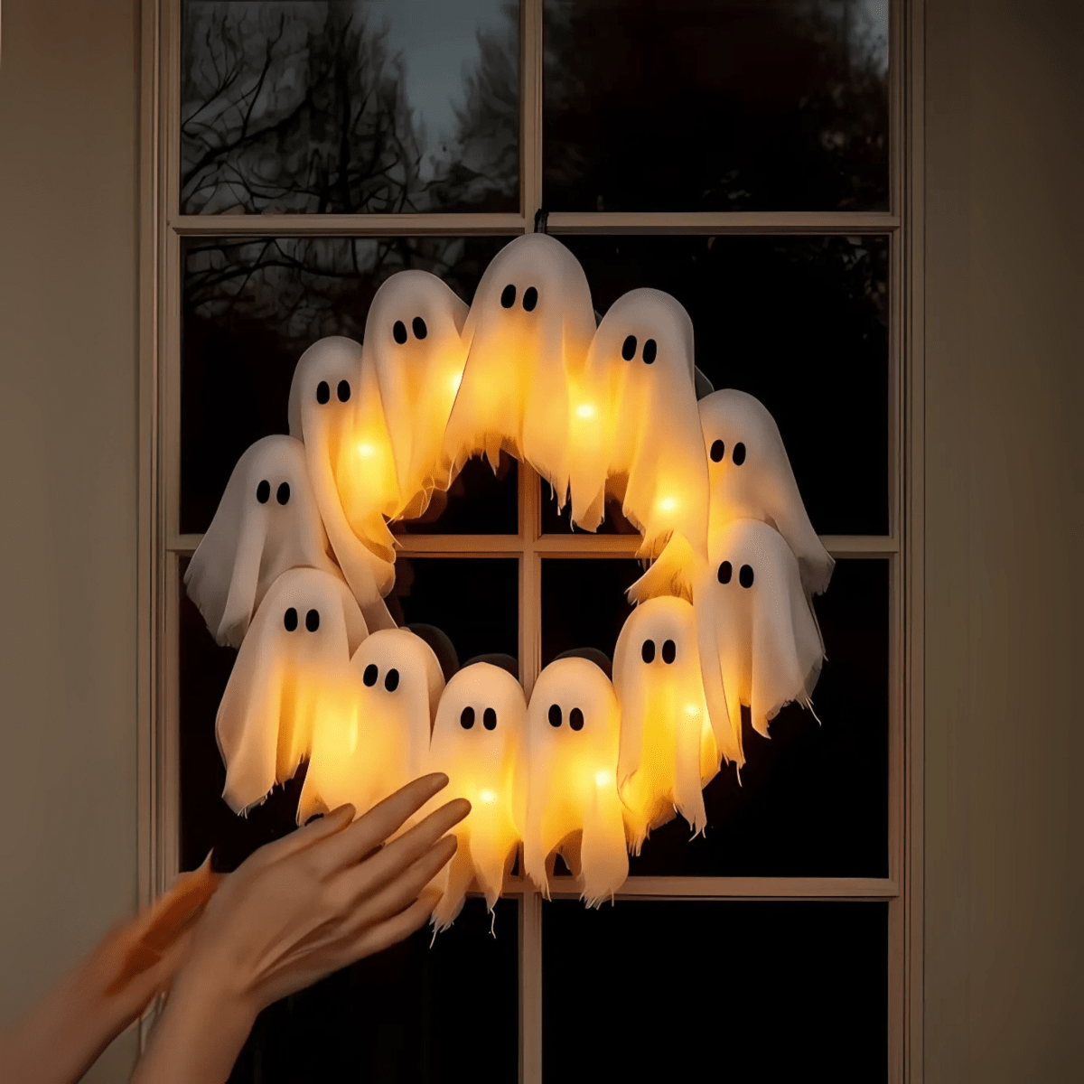 SPOOKGLOW – LED Ghost Wreath with 12 Illuminated Spirits 4