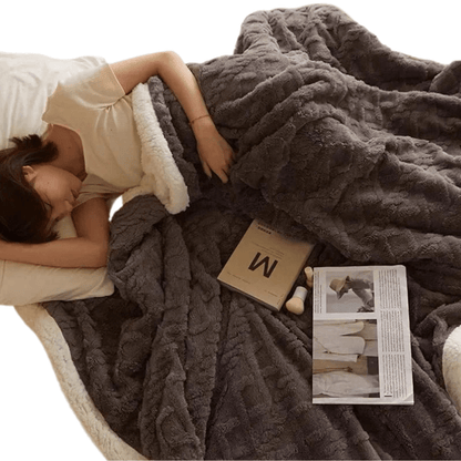NORDICLOFT – Thick Lambswool Blanket for Winter Comfort