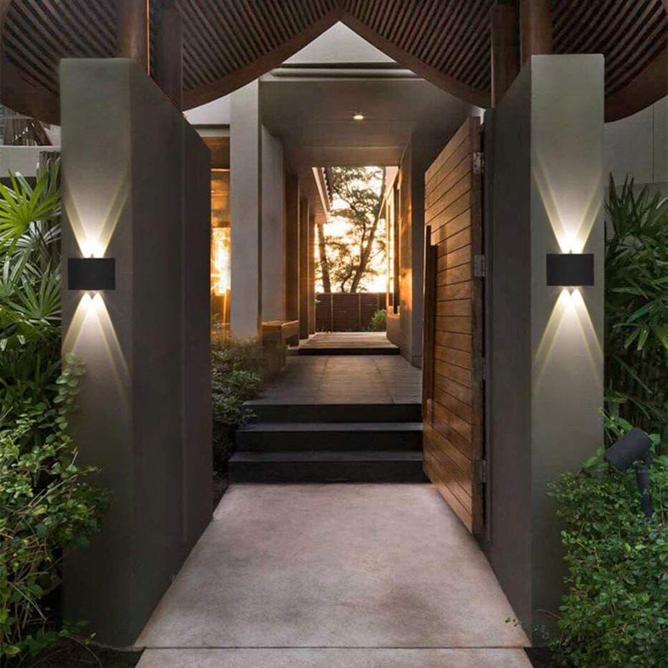 Waterproof LED Outdoor Wall Light - Elegant Aluminum Design, Energy Efficient 3