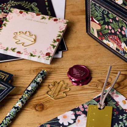 WinterWrite Box 2025 – Captivating Design to Inspire Creativity 8