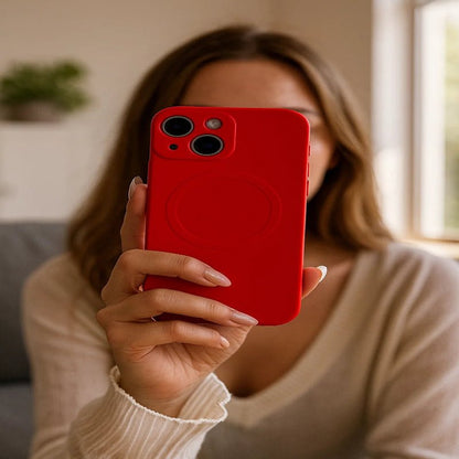 SuedeSnap – Magnetic Silicone Case with Soft Lining for iPhone 17