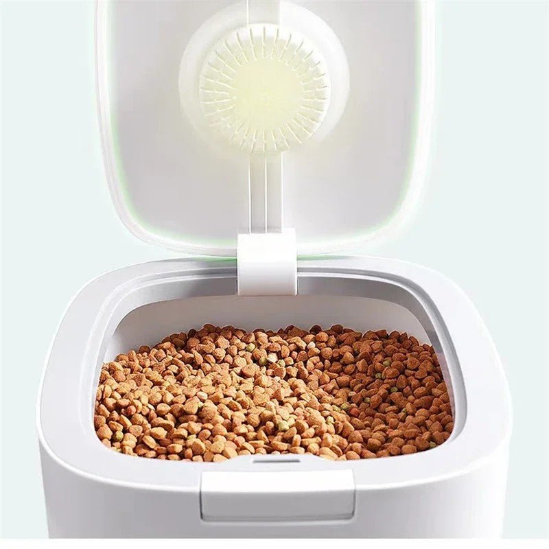 PETLOCKER – Airtight Food Storage Box for Dogs with Measuring Cup